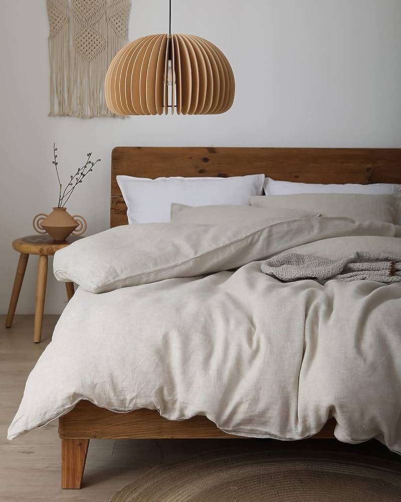 How to choose and decorate linen bedding sets