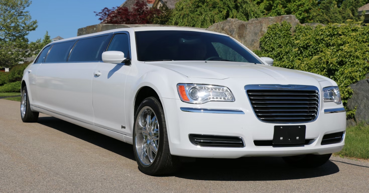 What Factors Should You Consider When You Book Limos for Rent?